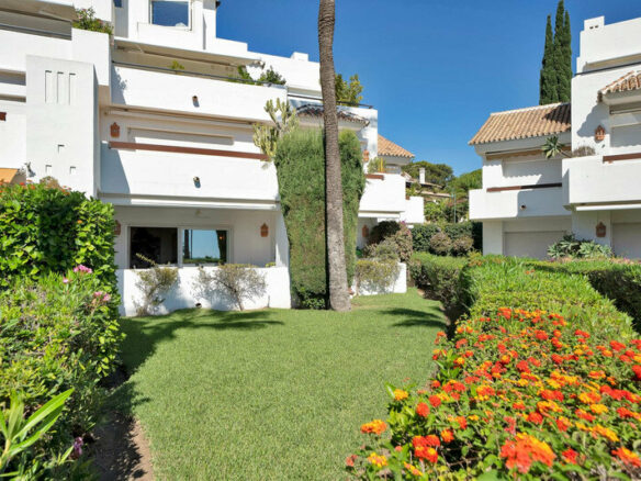 FOR SALE 🏡 Beachfront Garden Apartment in a Gated Community – Los Monteros, Marbella East 🇪🇸
