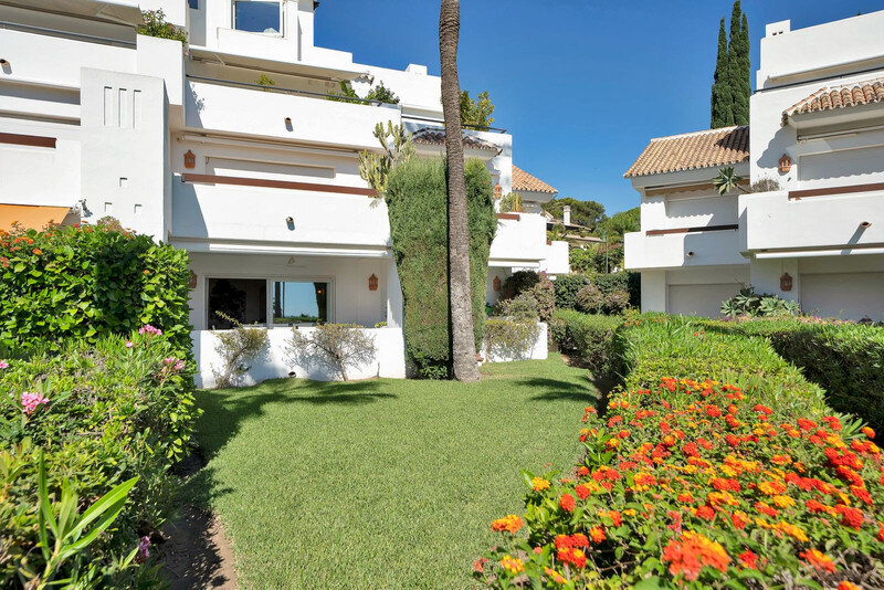 FOR SALE 🏡 Beachfront Garden Apartment in a Gated Community – Los Monteros, Marbella East 🇪🇸