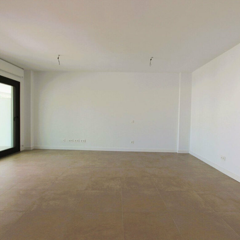 FOR SALE 🏡 New Two-Bedroom Apartment near the Beach in Estepona Town 🇪🇸