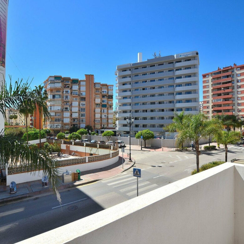 FOR SALE 🏡 New Two-Bedroom Apartment 350 m from the Sea – Fuengirola Centre 🇪🇸