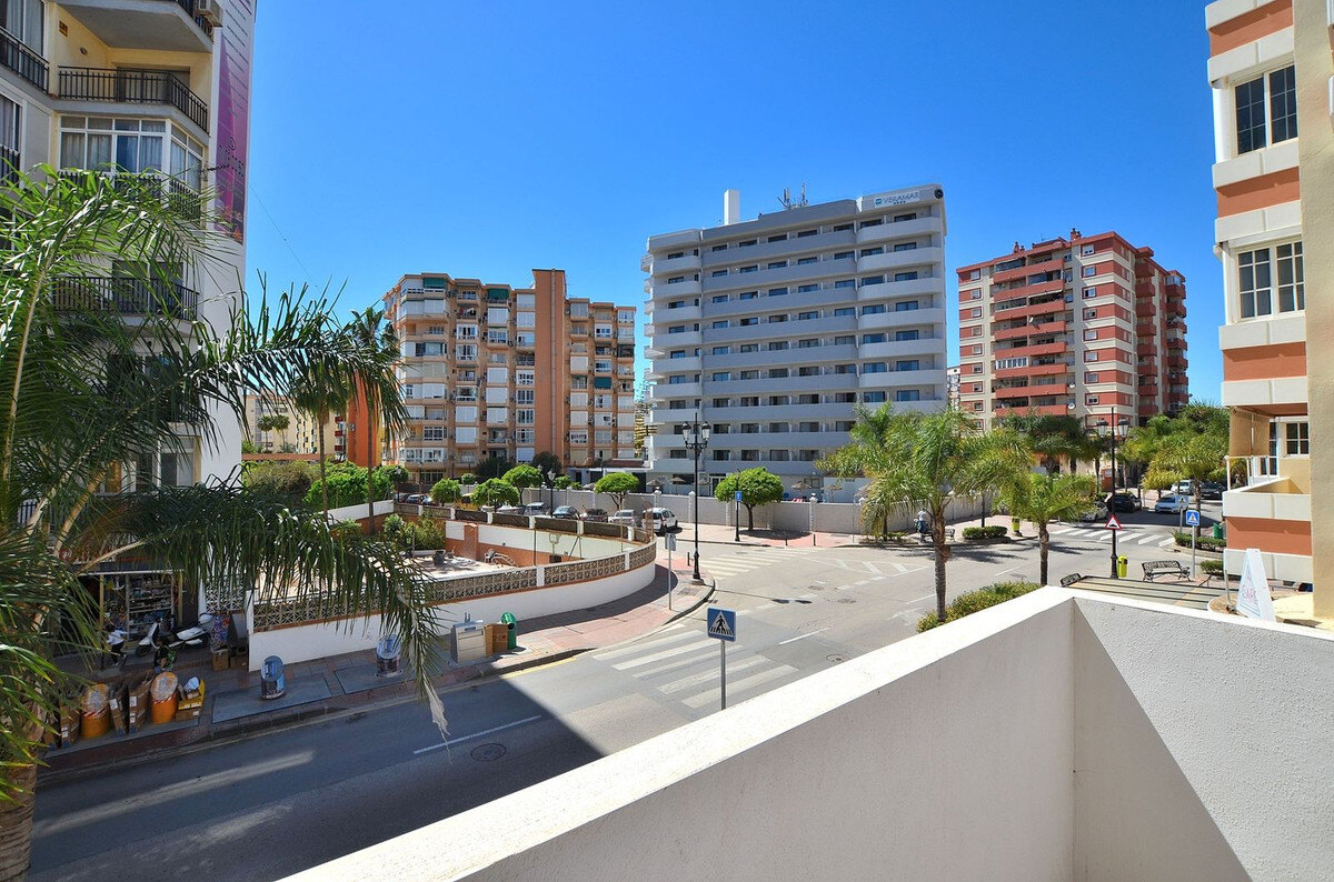 FOR SALE 🏡 New Two-Bedroom Apartment 350 m from the Sea – Fuengirola Centre 🇪🇸
