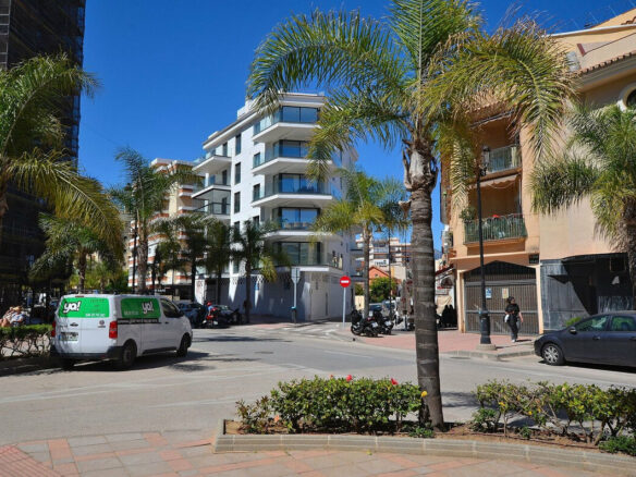 FOR SALE 🏡 New Two-Bedroom Apartment 350 m from the Sea – Fuengirola Centre 🇪🇸