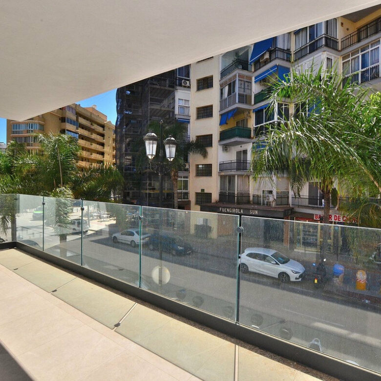 FOR SALE 🏡 New Two-Bedroom Apartment 350 m from the Sea – Fuengirola Centre 🇪🇸