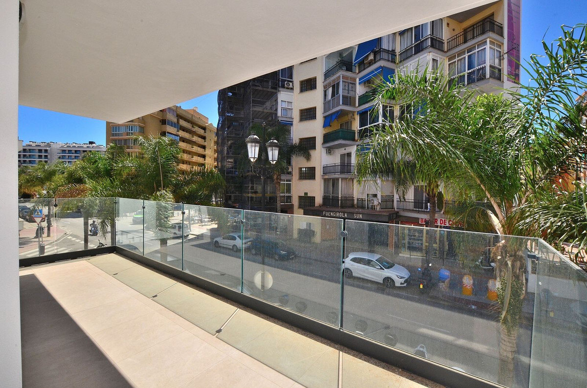 FOR SALE 🏡 New Two-Bedroom Apartment 350 m from the Sea – Fuengirola Centre 🇪🇸
