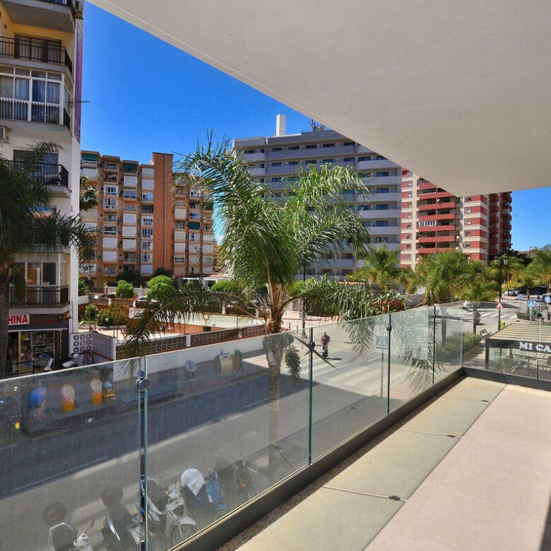 FOR SALE 🏡 New Two-Bedroom Apartment 350 m from the Sea – Fuengirola Centre 🇪🇸