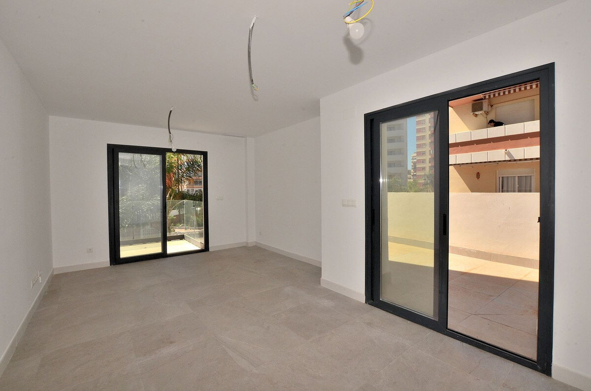 FOR SALE 🏡 New Two-Bedroom Apartment 350 m from the Sea – Fuengirola Centre 🇪🇸