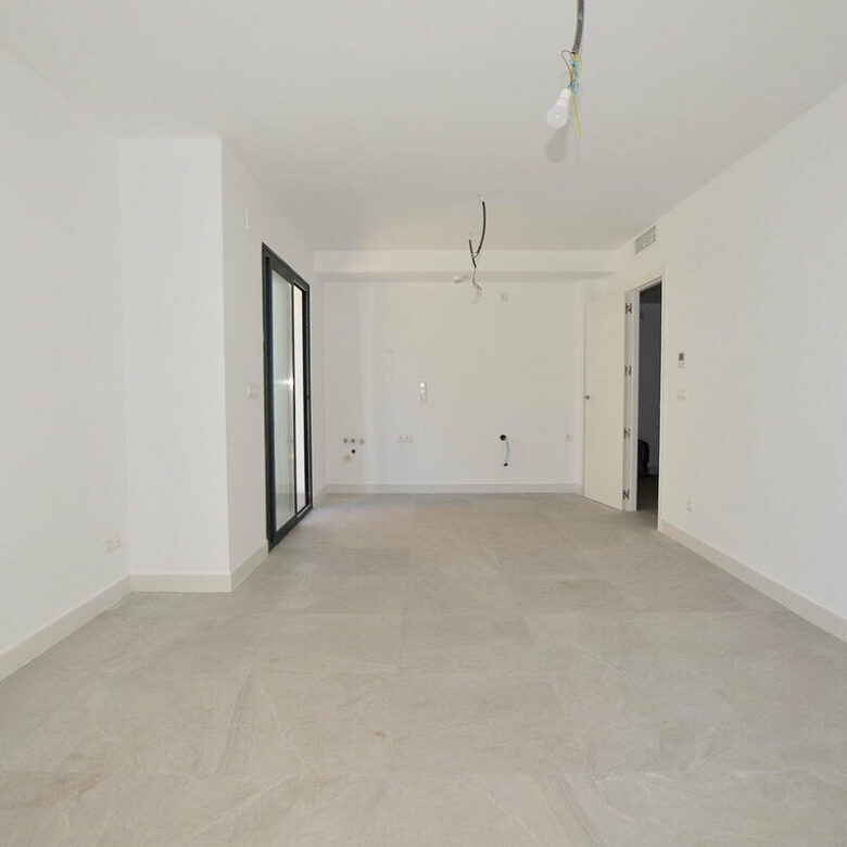 FOR SALE 🏡 New Two-Bedroom Apartment 350 m from the Sea – Fuengirola Centre 🇪🇸