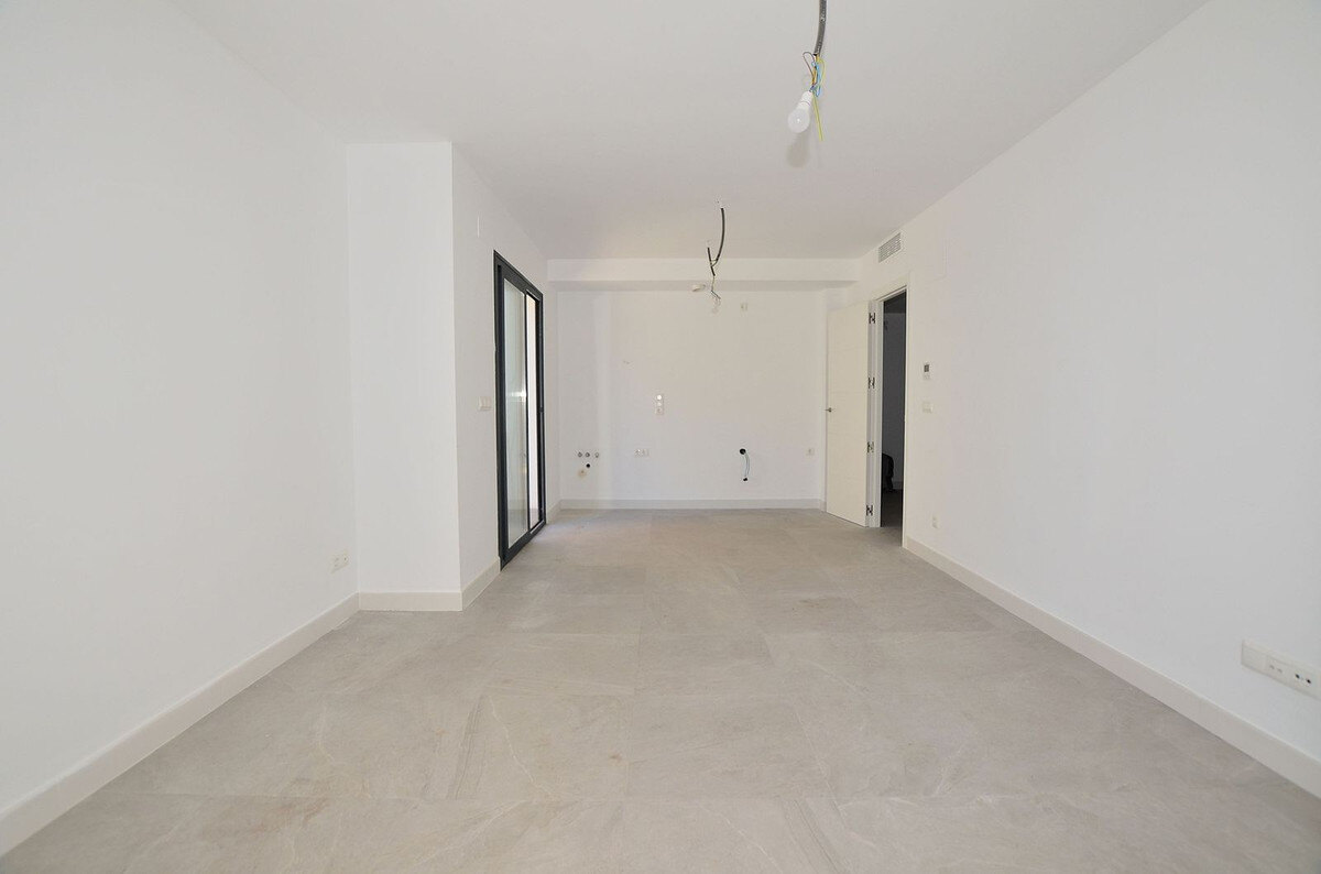 FOR SALE 🏡 New Two-Bedroom Apartment 350 m from the Sea – Fuengirola Centre 🇪🇸