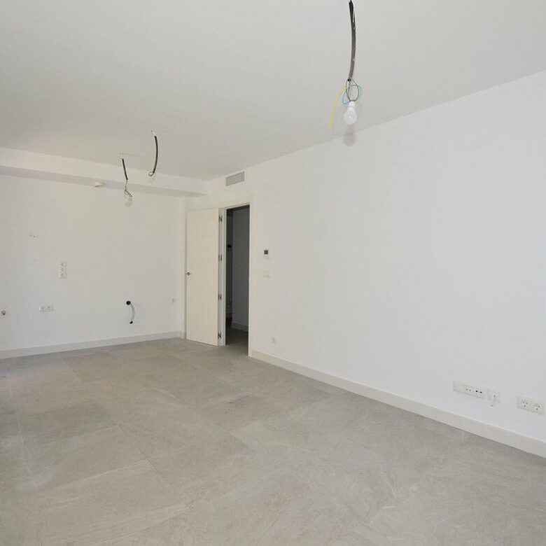 FOR SALE 🏡 New Two-Bedroom Apartment 350 m from the Sea – Fuengirola Centre 🇪🇸