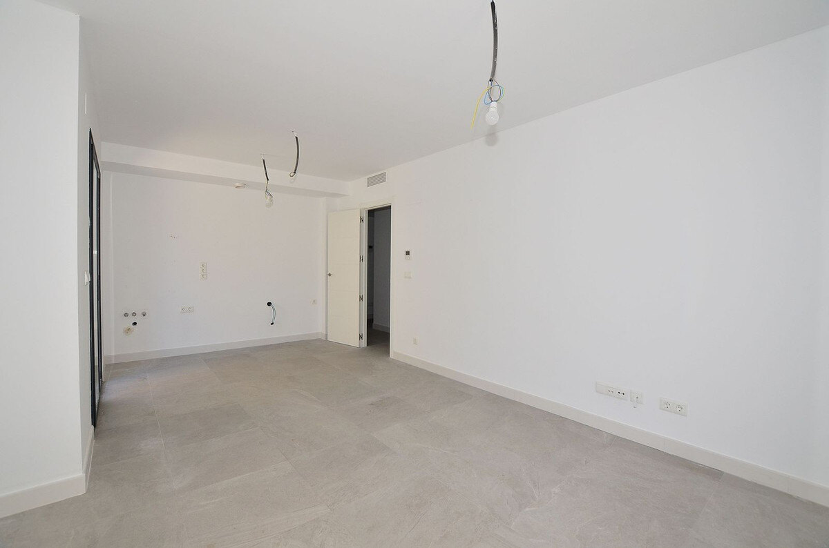 FOR SALE 🏡 New Two-Bedroom Apartment 350 m from the Sea – Fuengirola Centre 🇪🇸