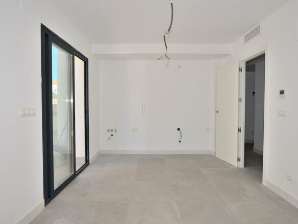 FOR SALE 🏡 New Two-Bedroom Apartment 350 m from the Sea – Fuengirola Centre 🇪🇸