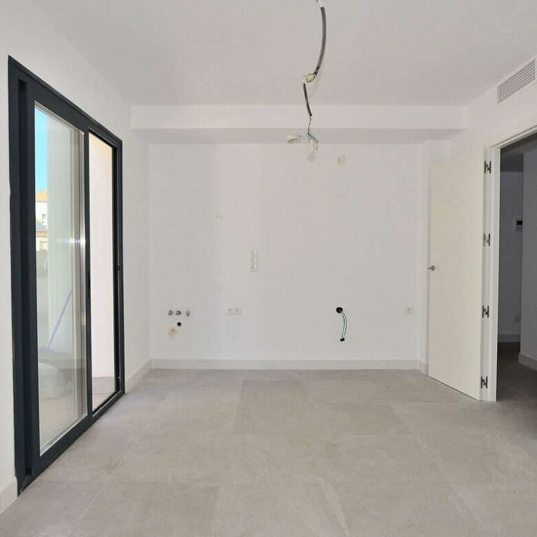 FOR SALE 🏡 New Two-Bedroom Apartment 350 m from the Sea – Fuengirola Centre 🇪🇸