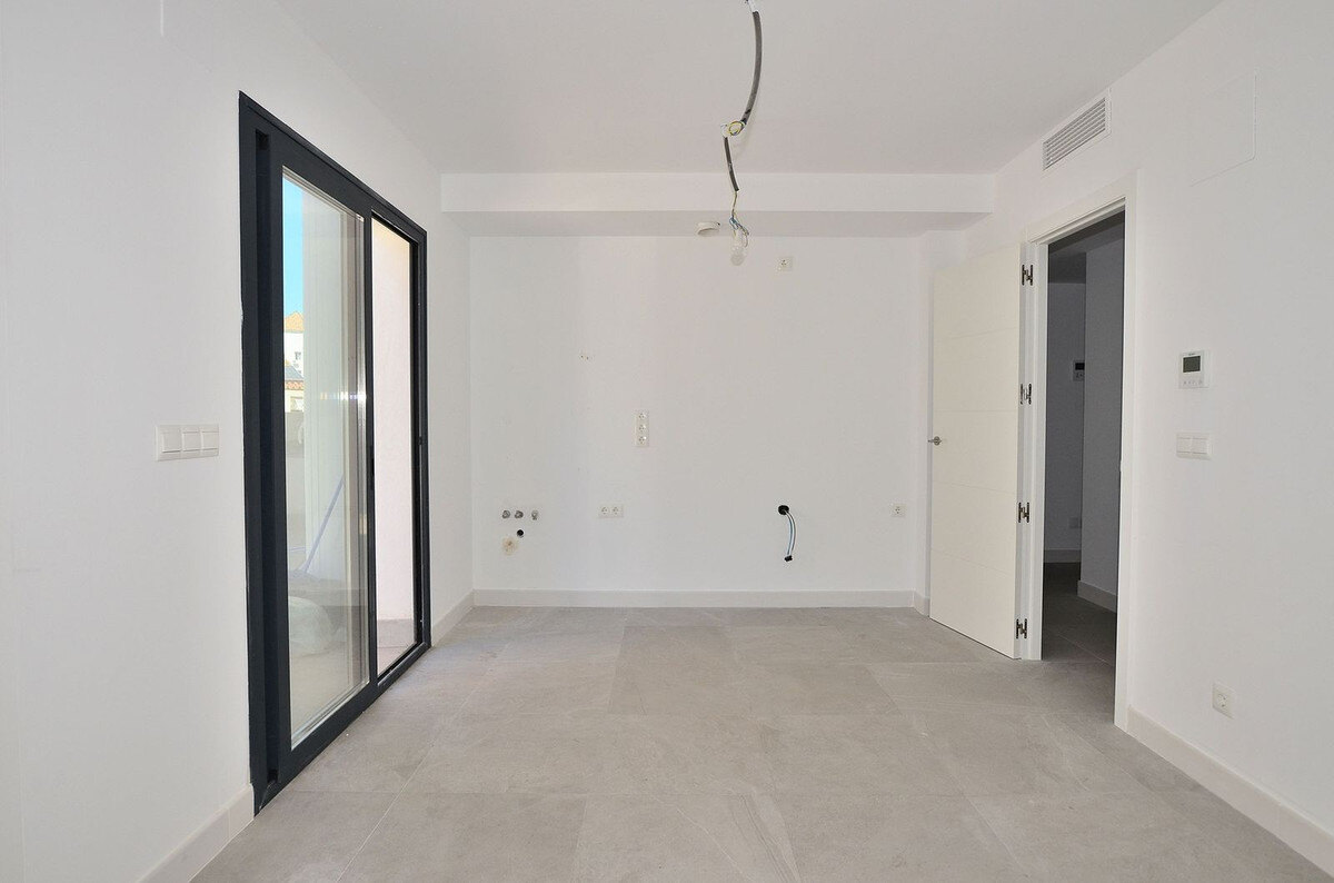 FOR SALE 🏡 New Two-Bedroom Apartment 350 m from the Sea – Fuengirola Centre 🇪🇸