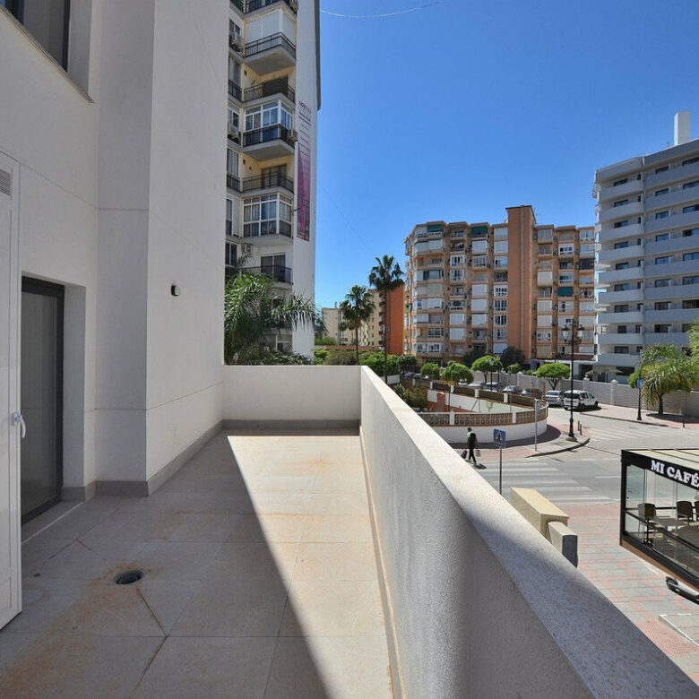 FOR SALE 🏡 New Two-Bedroom Apartment 350 m from the Sea – Fuengirola Centre 🇪🇸