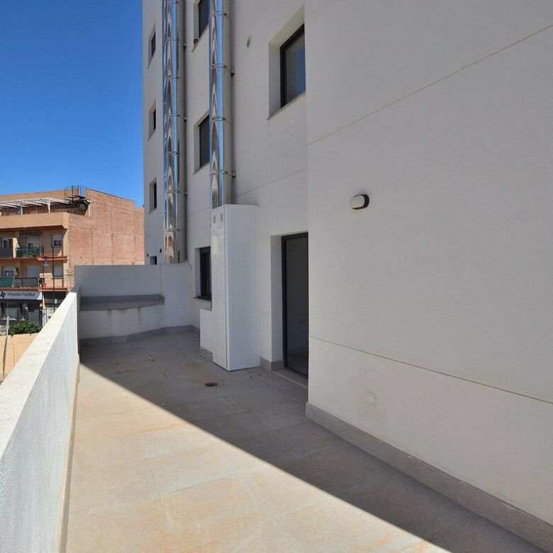 FOR SALE 🏡 New Two-Bedroom Apartment 350 m from the Sea – Fuengirola Centre 🇪🇸
