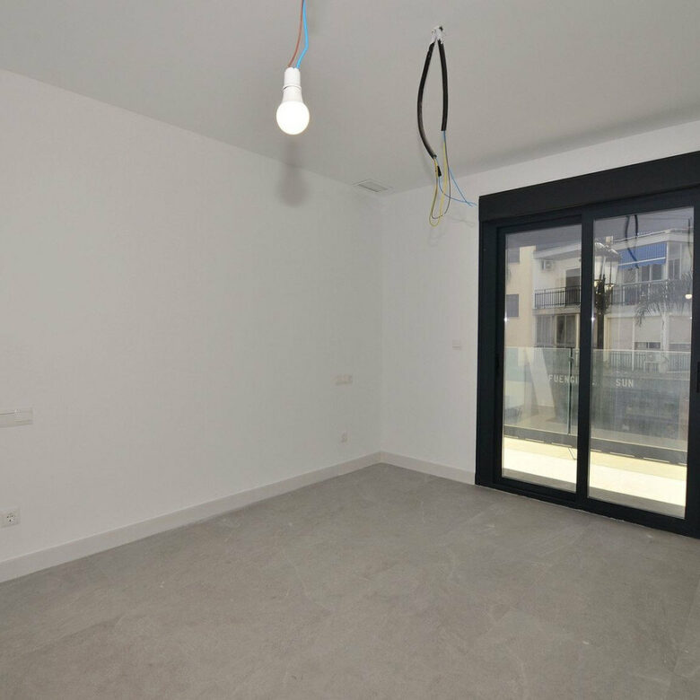 FOR SALE 🏡 New Two-Bedroom Apartment 350 m from the Sea – Fuengirola Centre 🇪🇸
