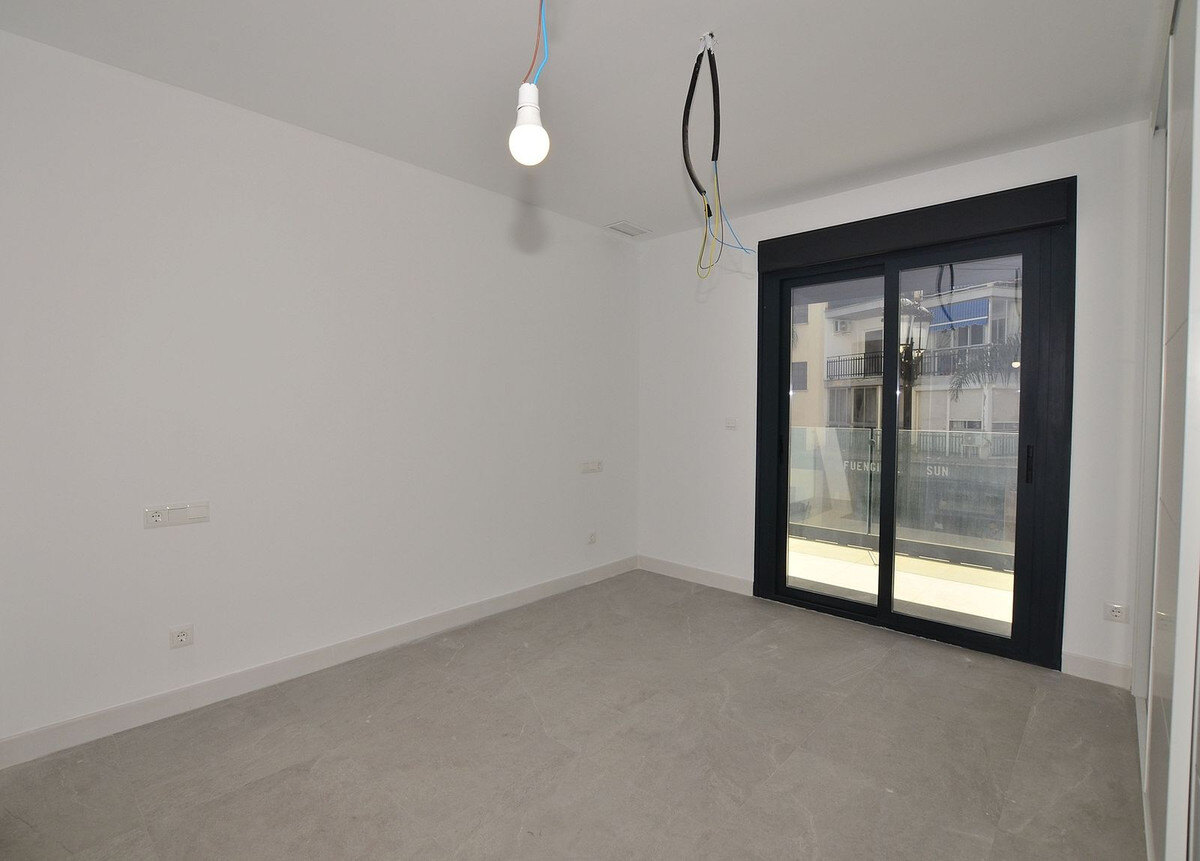 FOR SALE 🏡 New Two-Bedroom Apartment 350 m from the Sea – Fuengirola Centre 🇪🇸