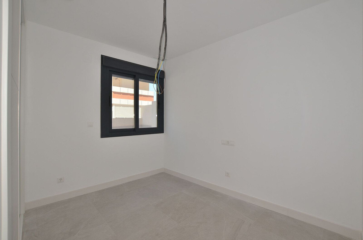 FOR SALE 🏡 New Two-Bedroom Apartment 350 m from the Sea – Fuengirola Centre 🇪🇸