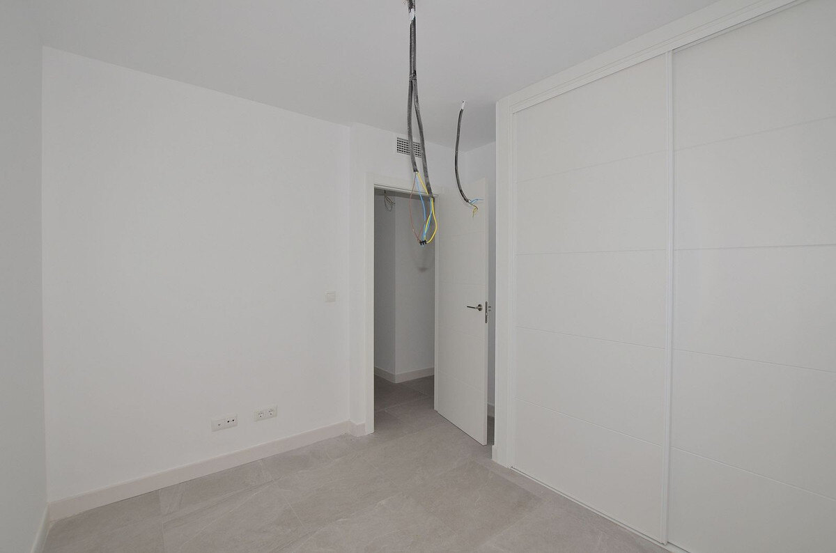 FOR SALE 🏡 New Two-Bedroom Apartment 350 m from the Sea – Fuengirola Centre 🇪🇸