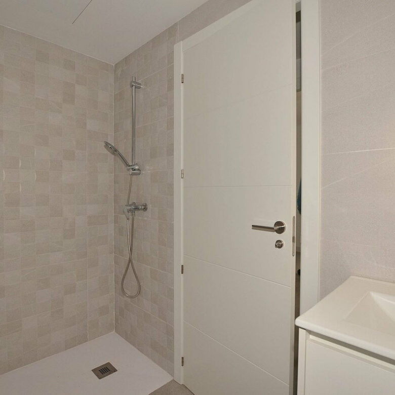 FOR SALE 🏡 New Two-Bedroom Apartment 350 m from the Sea – Fuengirola Centre 🇪🇸