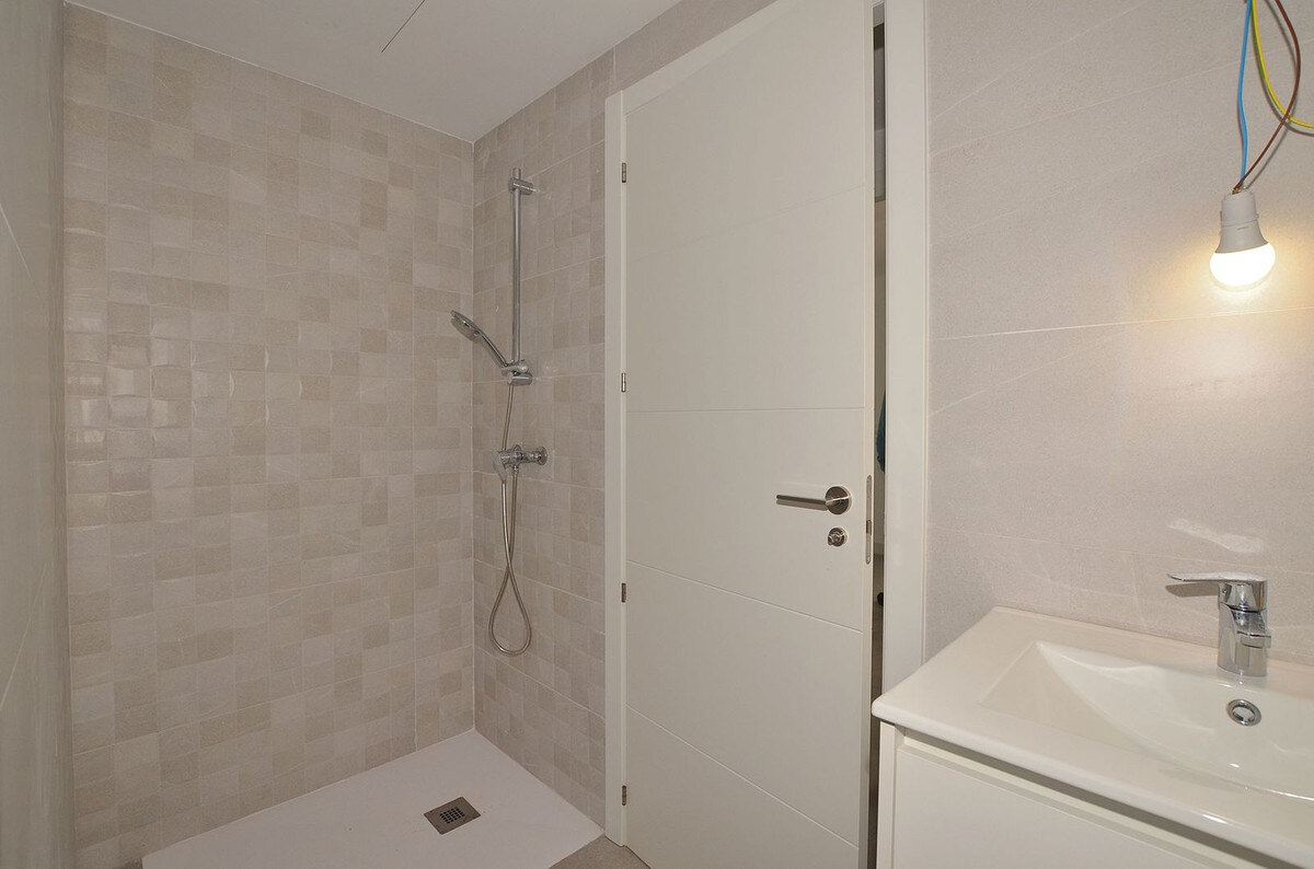 FOR SALE 🏡 New Two-Bedroom Apartment 350 m from the Sea – Fuengirola Centre 🇪🇸