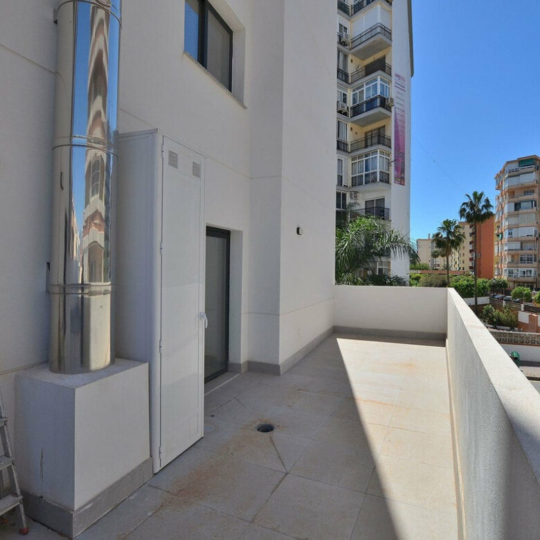 FOR SALE 🏡 New Two-Bedroom Apartment 350 m from the Sea – Fuengirola Centre 🇪🇸