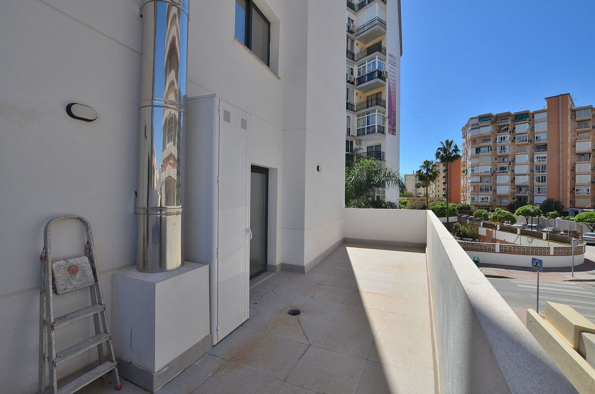 FOR SALE 🏡 New Two-Bedroom Apartment 350 m from the Sea – Fuengirola Centre 🇪🇸