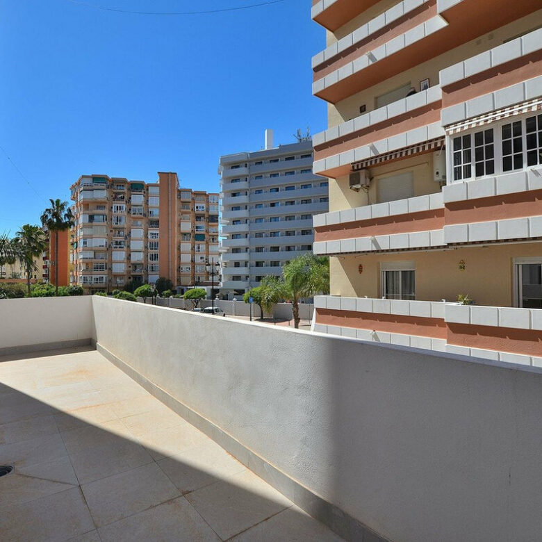 FOR SALE 🏡 New Two-Bedroom Apartment 350 m from the Sea – Fuengirola Centre 🇪🇸