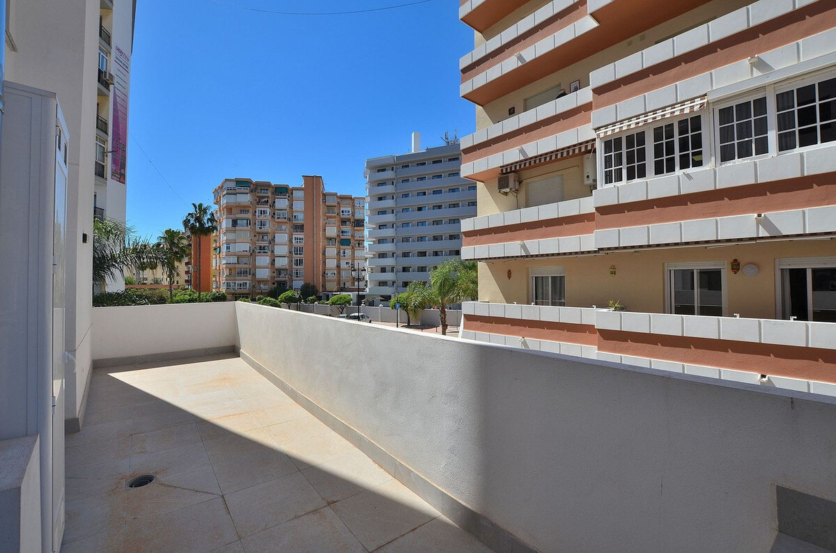 FOR SALE 🏡 New Two-Bedroom Apartment 350 m from the Sea – Fuengirola Centre 🇪🇸