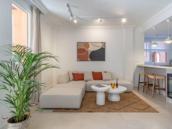 FOR SALE 🏡 Renovated Two-Bedroom Apartment Three Minutes from the Beach – New Golden Mile, Estepona 🇪🇸