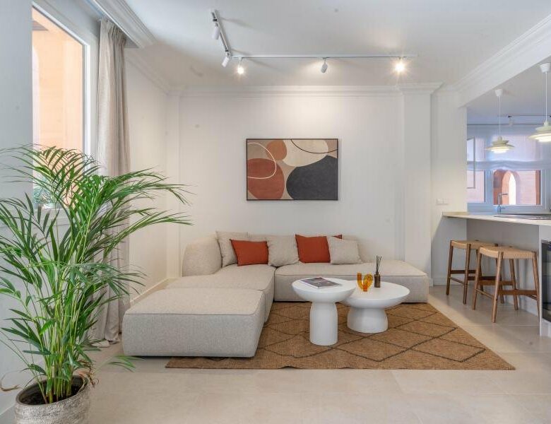 FOR SALE 🏡 Renovated Two-Bedroom Apartment Three Minutes from the Beach – New Golden Mile, Estepona 🇪🇸