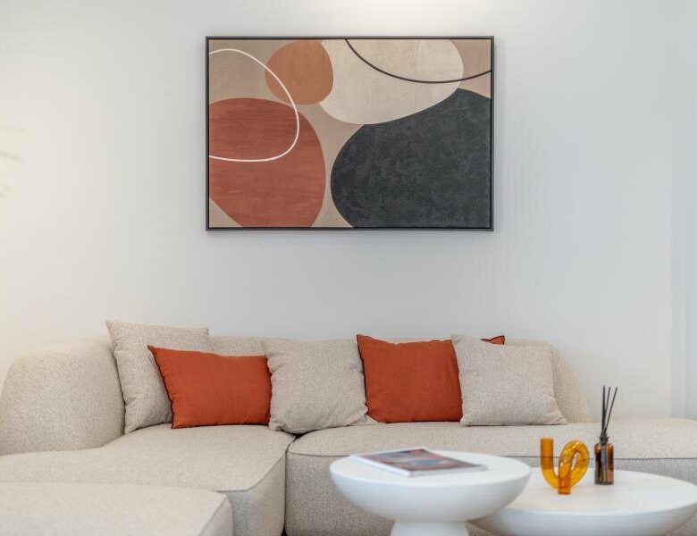 FOR SALE 🏡 Renovated Two-Bedroom Apartment Three Minutes from the Beach – New Golden Mile, Estepona 🇪🇸