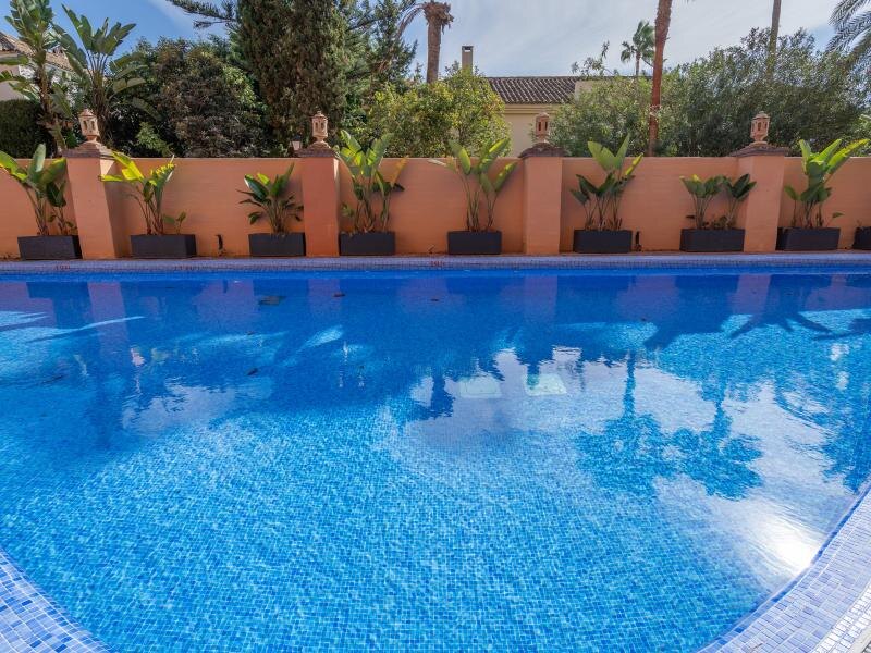 FOR SALE 🏡 Renovated Two-Bedroom Apartment Three Minutes from the Beach – New Golden Mile, Estepona 🇪🇸