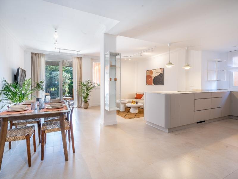 FOR SALE 🏡 Renovated Two-Bedroom Apartment Three Minutes from the Beach – New Golden Mile, Estepona 🇪🇸
