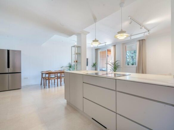 FOR SALE 🏡 Renovated Two-Bedroom Apartment Three Minutes from the Beach – New Golden Mile, Estepona 🇪🇸