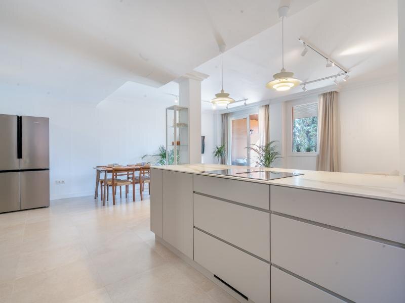 FOR SALE 🏡 Renovated Two-Bedroom Apartment Three Minutes from the Beach – New Golden Mile, Estepona 🇪🇸