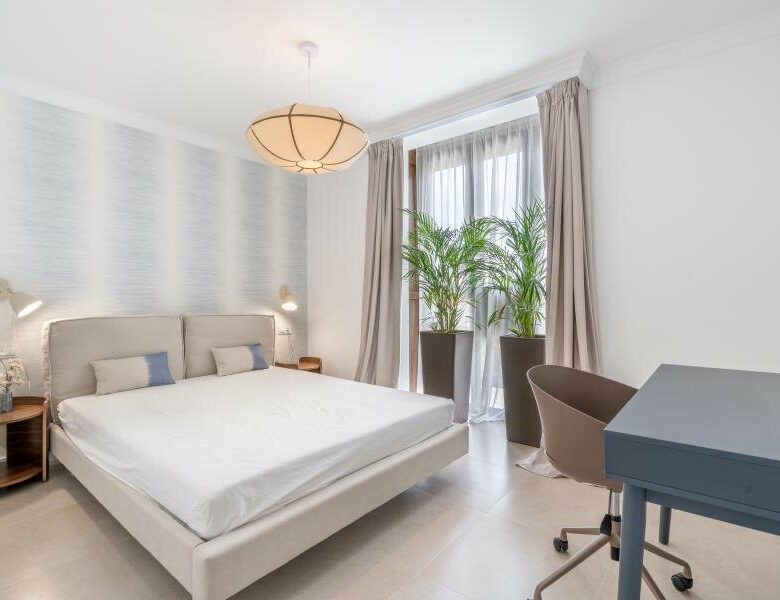 FOR SALE 🏡 Renovated Two-Bedroom Apartment Three Minutes from the Beach – New Golden Mile, Estepona 🇪🇸