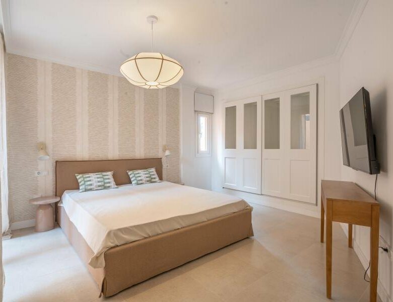 FOR SALE 🏡 Renovated Two-Bedroom Apartment Three Minutes from the Beach – New Golden Mile, Estepona 🇪🇸