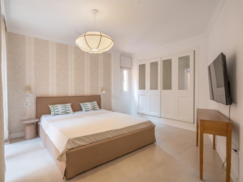 FOR SALE 🏡 Renovated Two-Bedroom Apartment Three Minutes from the Beach – New Golden Mile, Estepona 🇪🇸