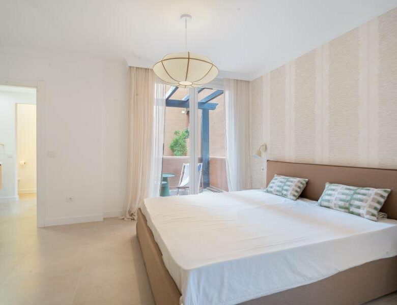FOR SALE 🏡 Renovated Two-Bedroom Apartment Three Minutes from the Beach – New Golden Mile, Estepona 🇪🇸