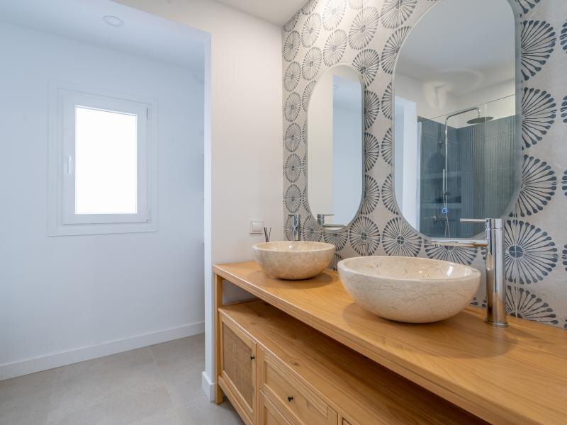 FOR SALE 🏡 Renovated Two-Bedroom Apartment Three Minutes from the Beach – New Golden Mile, Estepona 🇪🇸