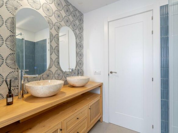 FOR SALE 🏡 Renovated Two-Bedroom Apartment Three Minutes from the Beach – New Golden Mile, Estepona 🇪🇸