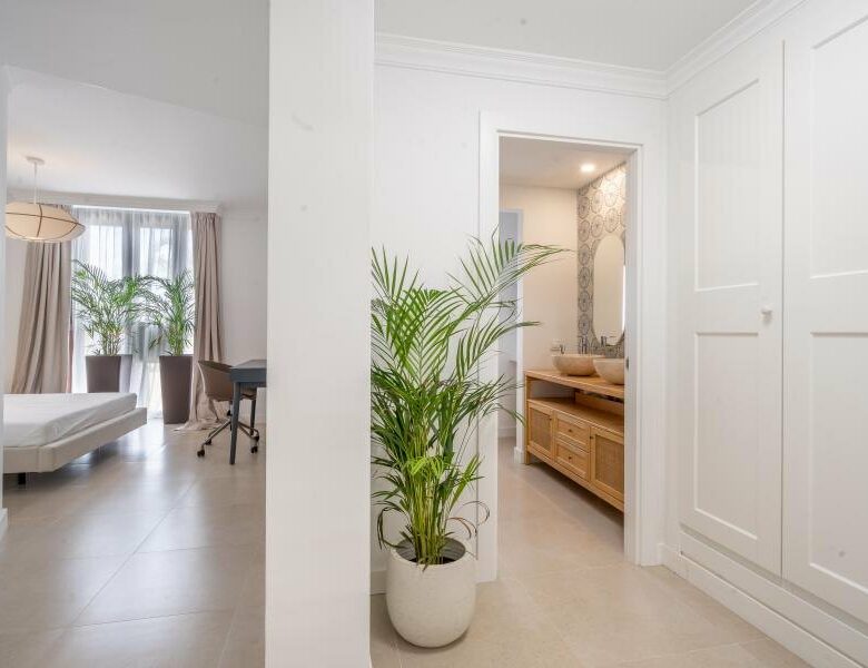 FOR SALE 🏡 Renovated Two-Bedroom Apartment Three Minutes from the Beach – New Golden Mile, Estepona 🇪🇸
