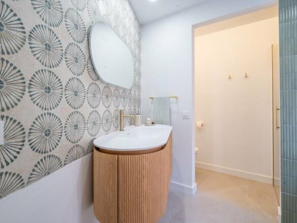 FOR SALE 🏡 Renovated Two-Bedroom Apartment Three Minutes from the Beach – New Golden Mile, Estepona 🇪🇸