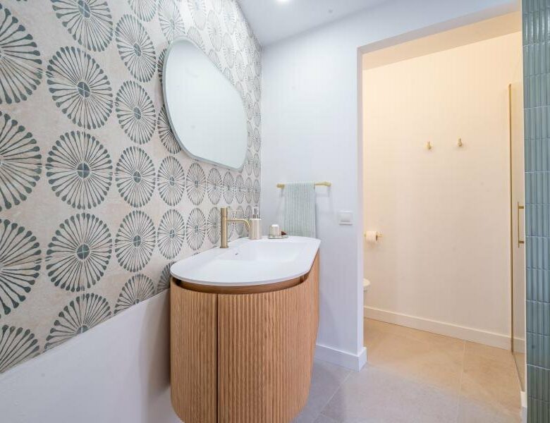 FOR SALE 🏡 Renovated Two-Bedroom Apartment Three Minutes from the Beach – New Golden Mile, Estepona 🇪🇸