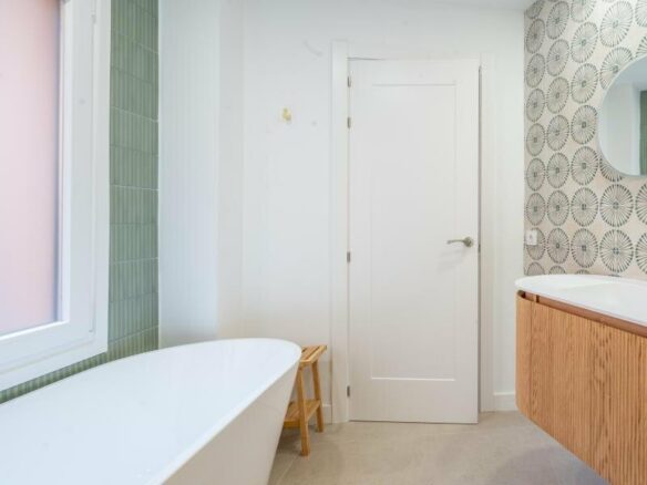FOR SALE 🏡 Renovated Two-Bedroom Apartment Three Minutes from the Beach – New Golden Mile, Estepona 🇪🇸