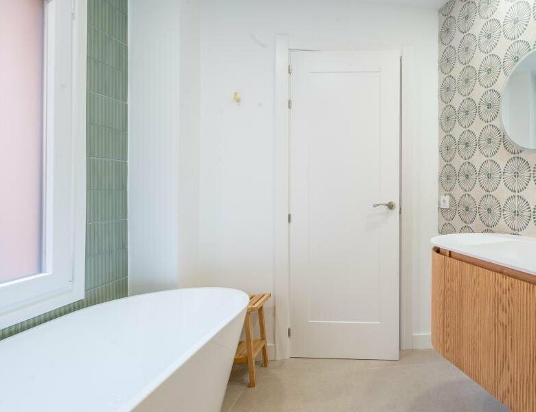 FOR SALE 🏡 Renovated Two-Bedroom Apartment Three Minutes from the Beach – New Golden Mile, Estepona 🇪🇸