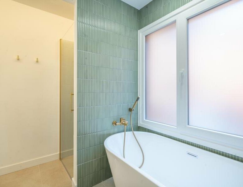 FOR SALE 🏡 Renovated Two-Bedroom Apartment Three Minutes from the Beach – New Golden Mile, Estepona 🇪🇸