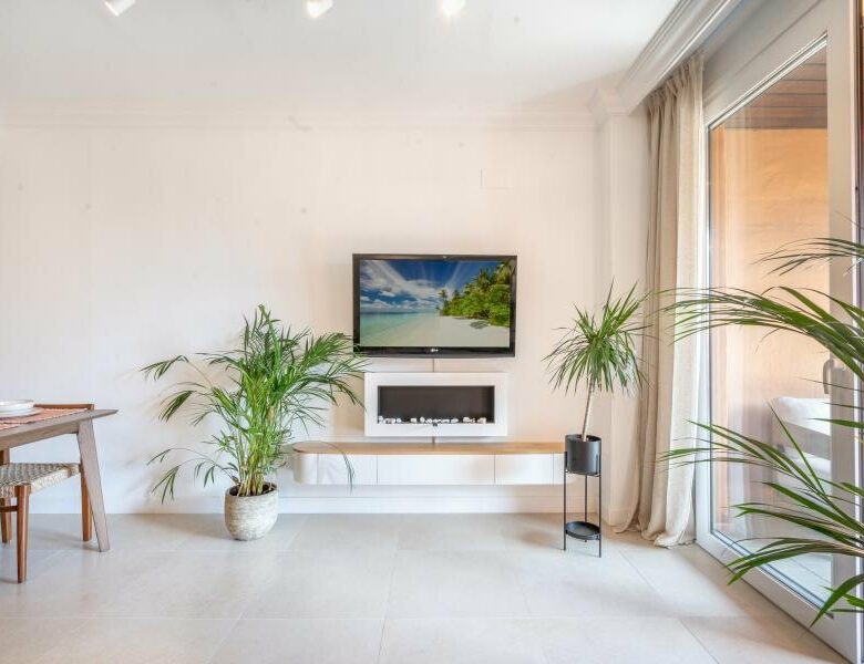 FOR SALE 🏡 Renovated Two-Bedroom Apartment Three Minutes from the Beach – New Golden Mile, Estepona 🇪🇸