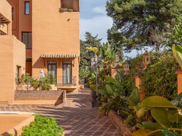 FOR SALE 🏡 Renovated Two-Bedroom Apartment Three Minutes from the Beach – New Golden Mile, Estepona 🇪🇸